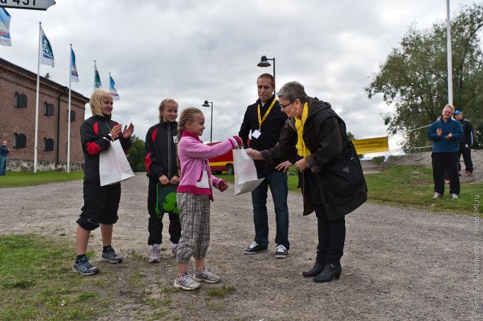 Mobile phone throwing, Finland