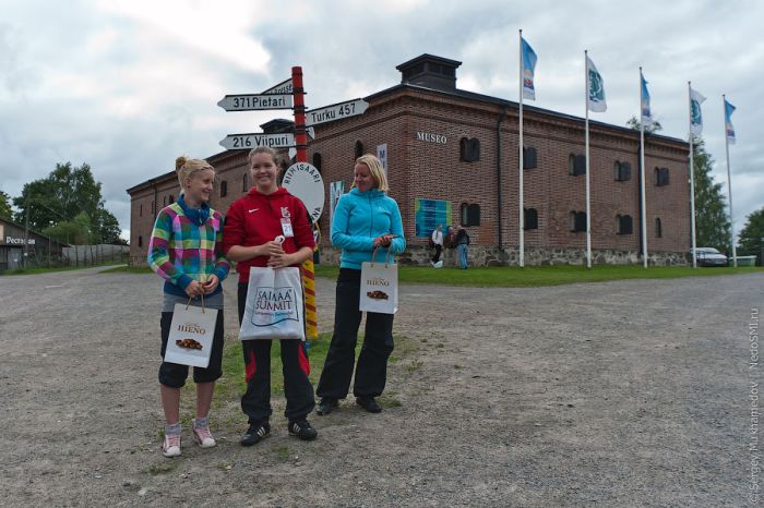 Mobile phone throwing, Finland