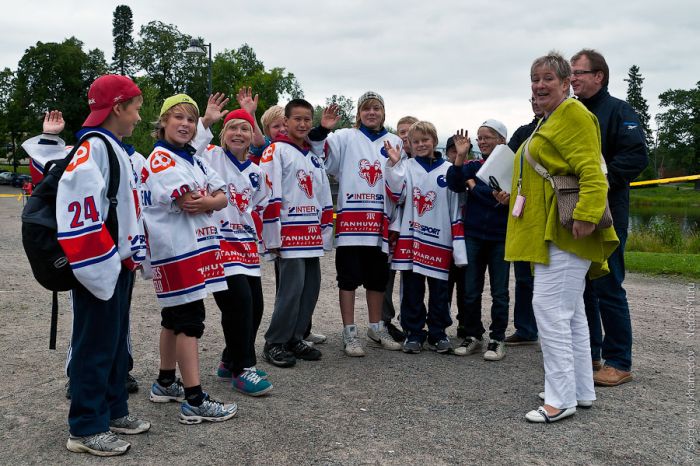 Mobile phone throwing, Finland