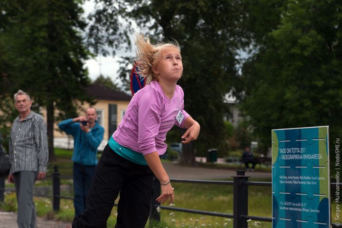 Mobile phone throwing, Finland