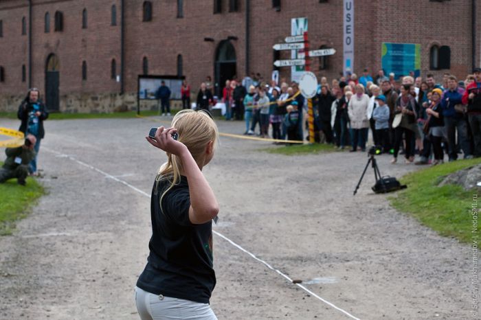 Mobile phone throwing, Finland