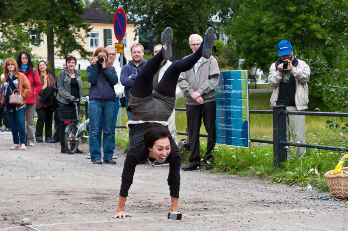 Mobile phone throwing, Finland