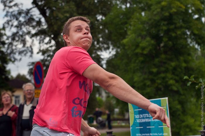 Mobile phone throwing, Finland