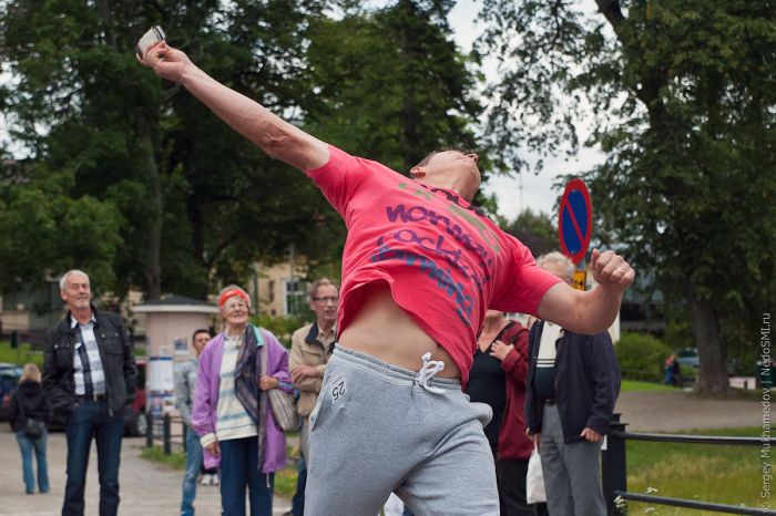 Mobile phone throwing, Finland