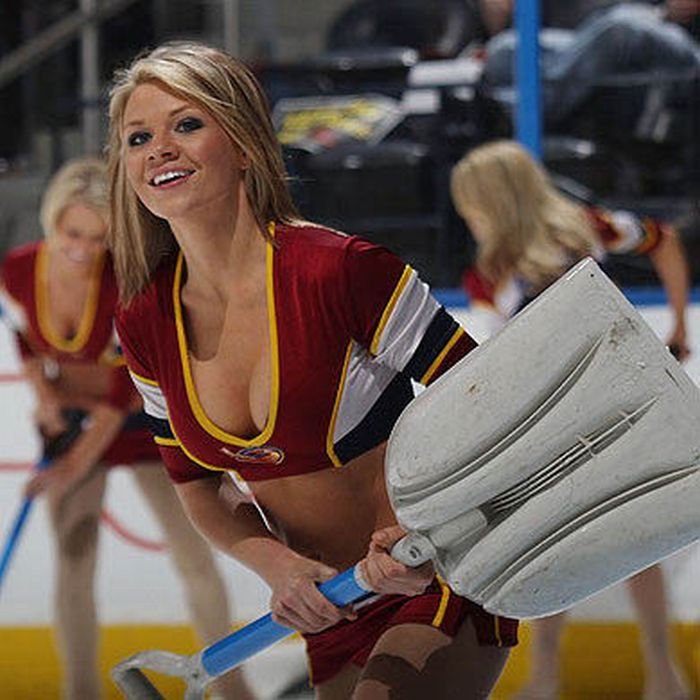 NHL support girls