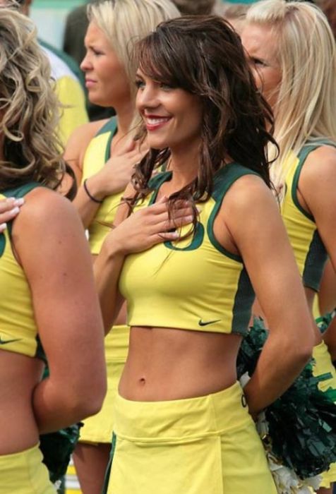 Oregon Ducks cheerleader girls