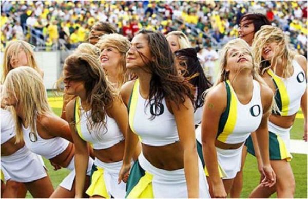 Oregon Ducks cheerleader girls