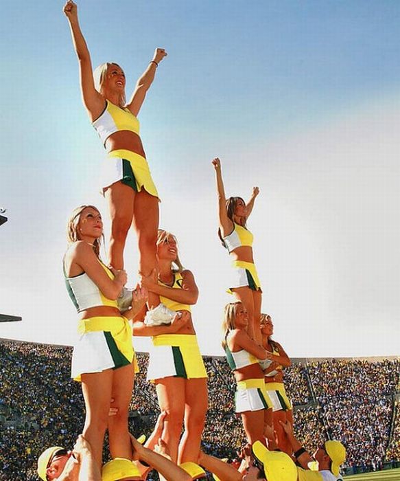 Oregon Ducks cheerleader girls