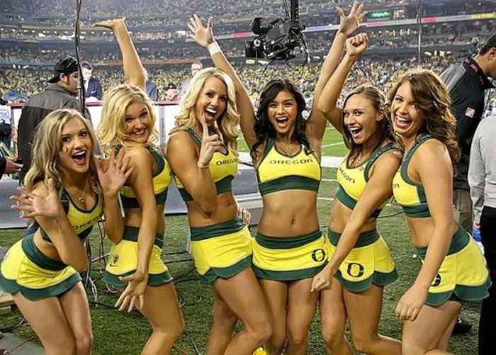 Oregon Ducks cheerleader girls