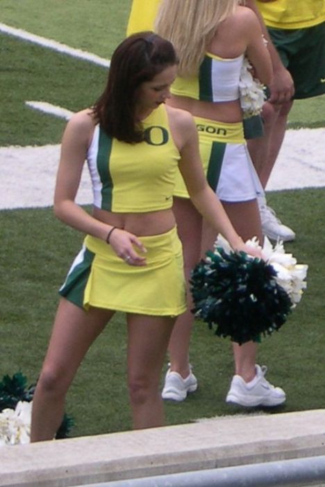 Oregon Ducks cheerleader girls