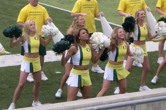 Oregon Ducks cheerleader girls