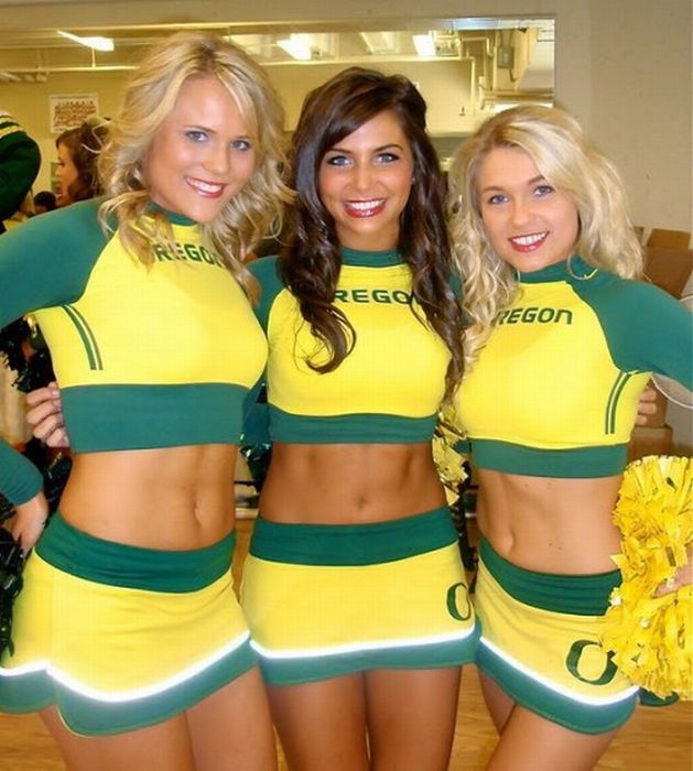 Oregon Ducks cheerleader girls