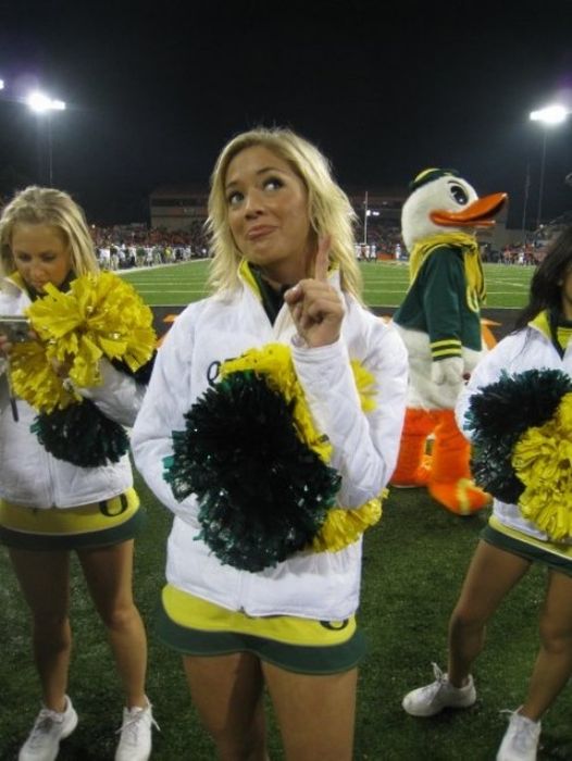 Oregon Ducks cheerleader girls