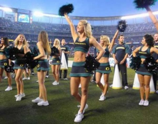 Oregon Ducks cheerleader girls