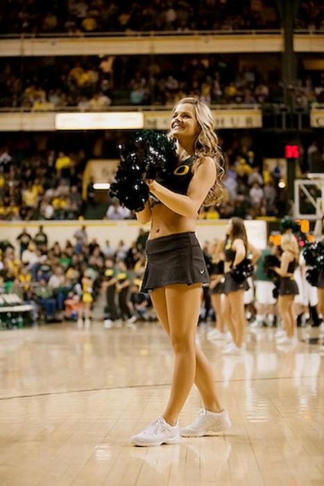 Oregon Ducks cheerleader girls