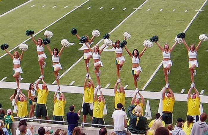 Oregon Ducks cheerleader girls