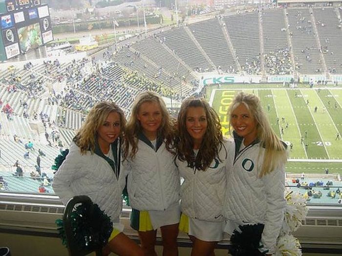 Oregon Ducks cheerleader girls