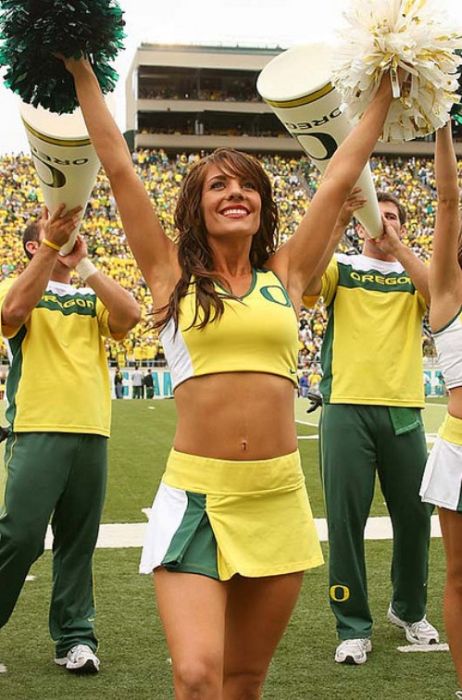 Oregon Ducks cheerleader girls