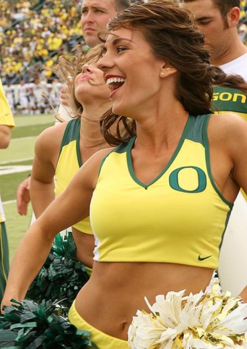 Oregon Ducks cheerleader girls