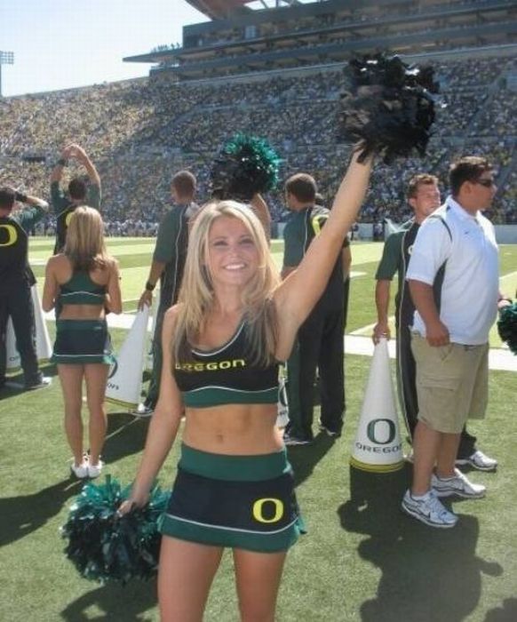 Oregon Ducks cheerleader girls