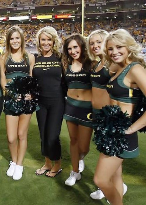 Oregon Ducks cheerleader girls