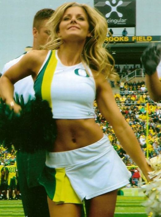 Oregon Ducks cheerleader girls