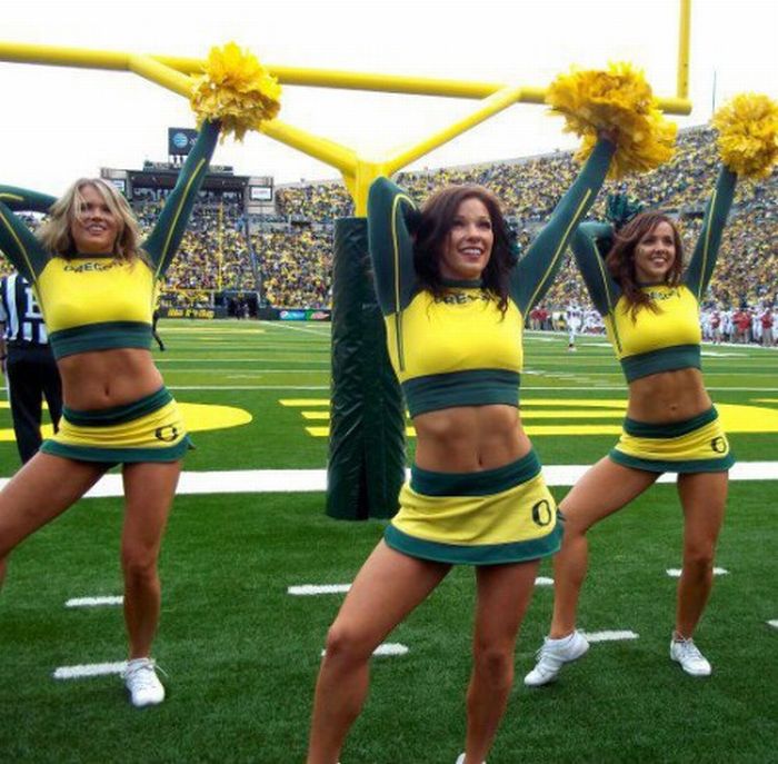 Oregon Ducks cheerleader girls