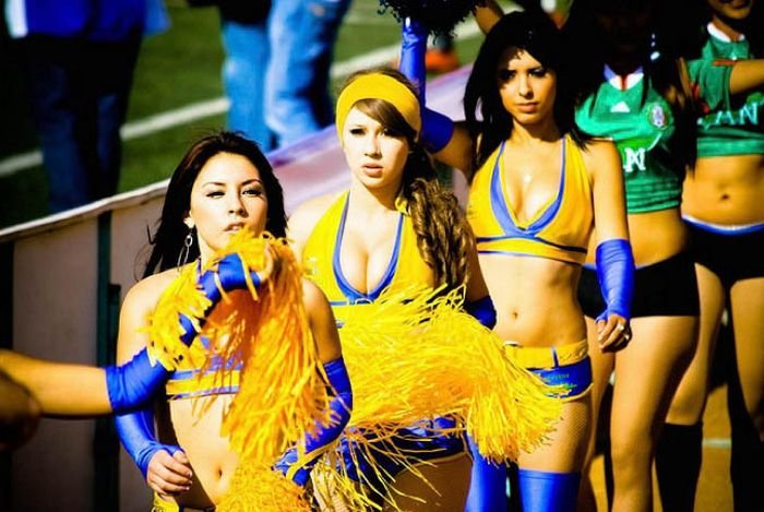 mexican cheerleader girls