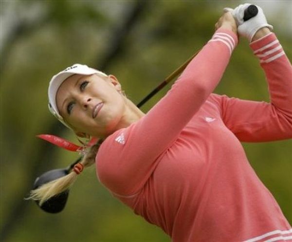 girl playing golf