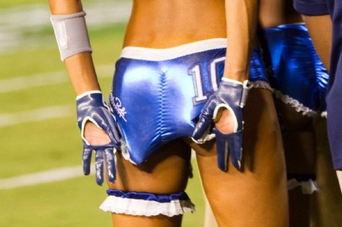 Lingerie Bowl girls