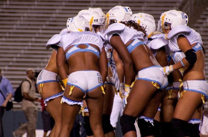 Lingerie Bowl girls