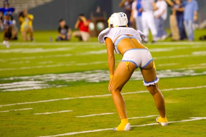 Lingerie Bowl girls