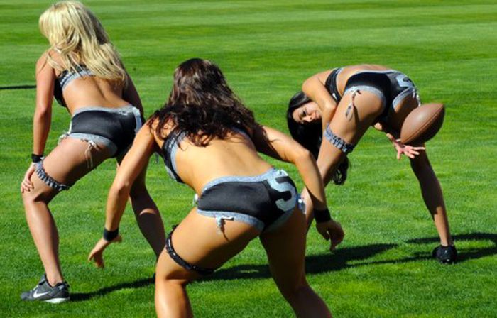 Lingerie Bowl girls