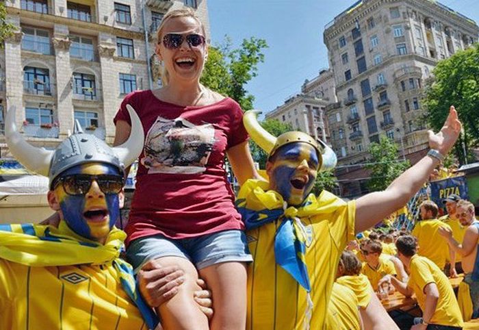 uefa euro 2012 football fan girls