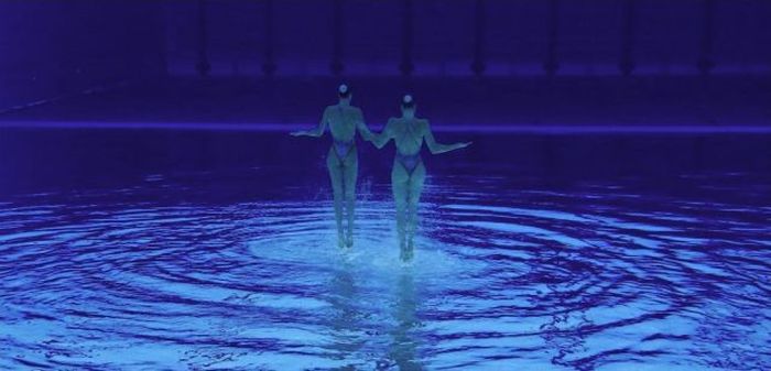 synchronized swimming when upside down underwater