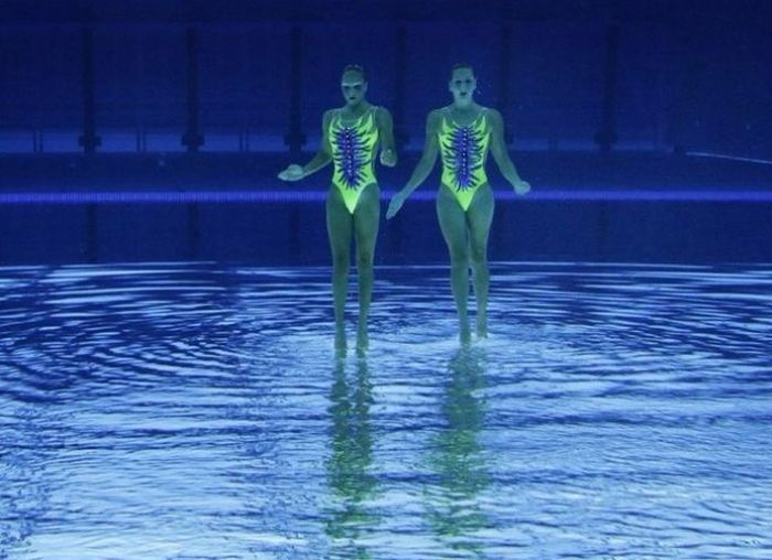 synchronized swimming when upside down underwater