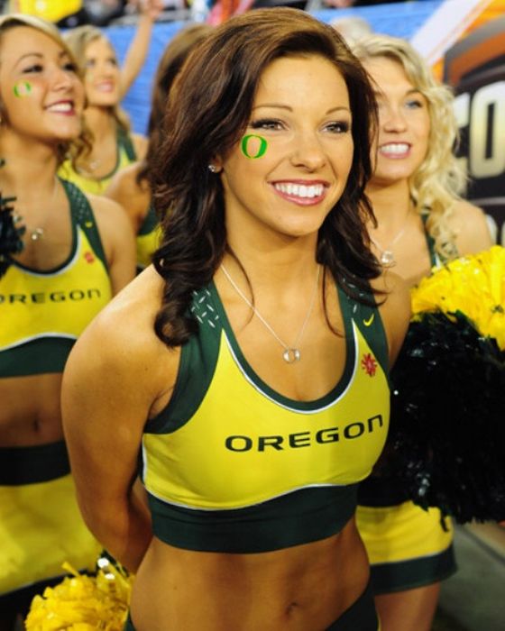 Oregon Ducks cheerleader girls