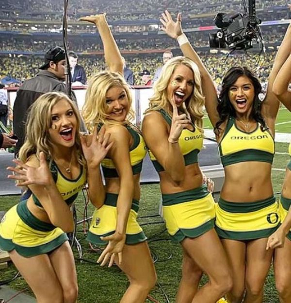 Oregon Ducks cheerleader girls