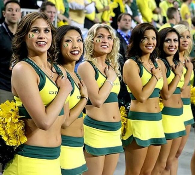 Oregon Ducks cheerleader girls