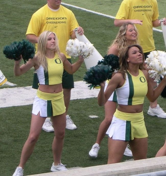 Oregon Ducks cheerleader girls