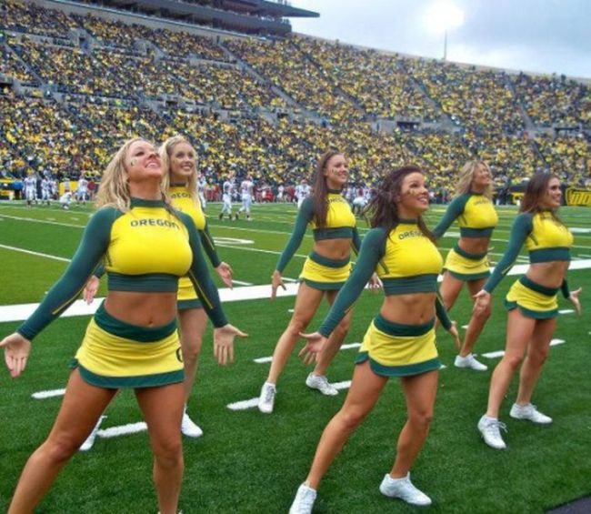 Oregon Ducks cheerleader girls