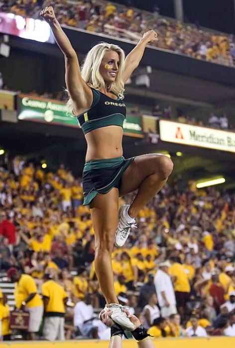 Oregon Ducks cheerleader girls