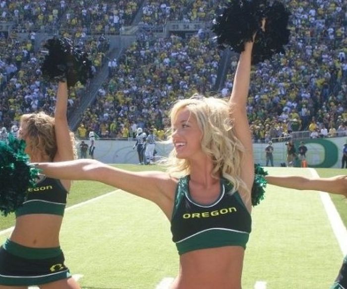 Oregon Ducks cheerleader girls