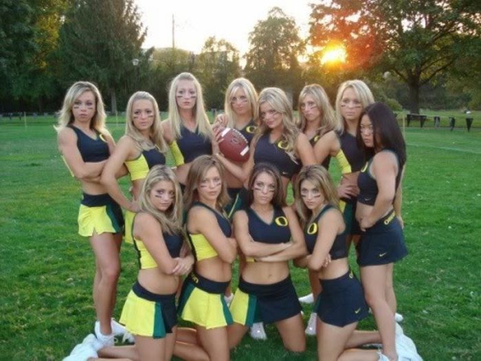 Oregon Ducks cheerleader girls