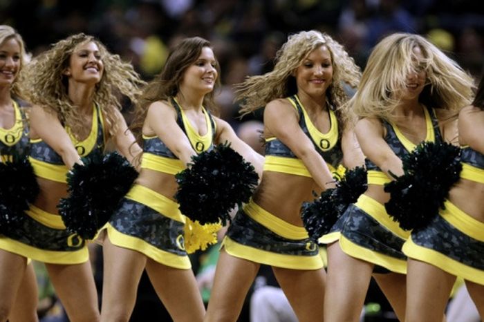 Oregon Ducks cheerleader girls