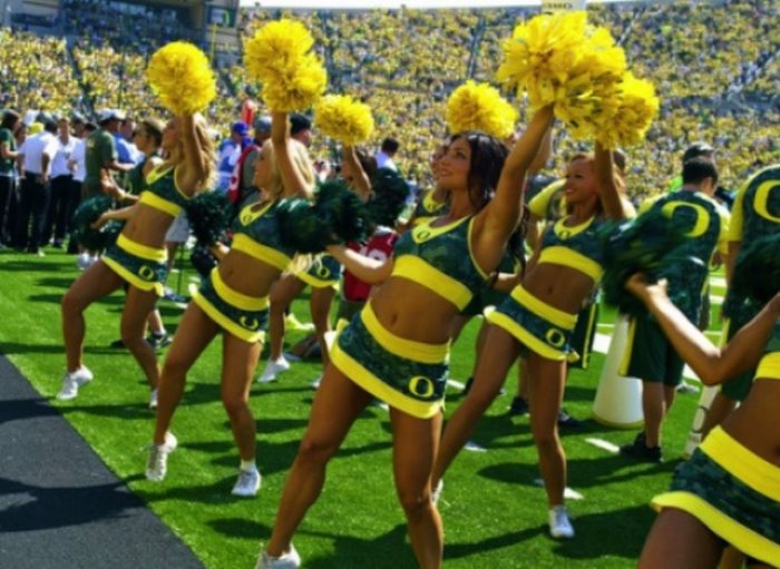 Oregon Ducks cheerleader girls