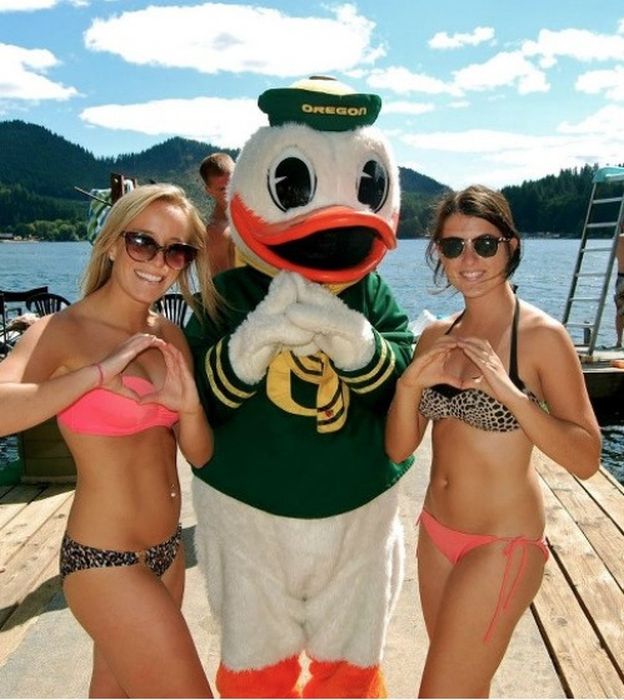 Oregon Ducks cheerleader girls