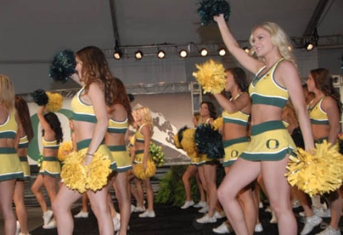 Oregon Ducks cheerleader girls