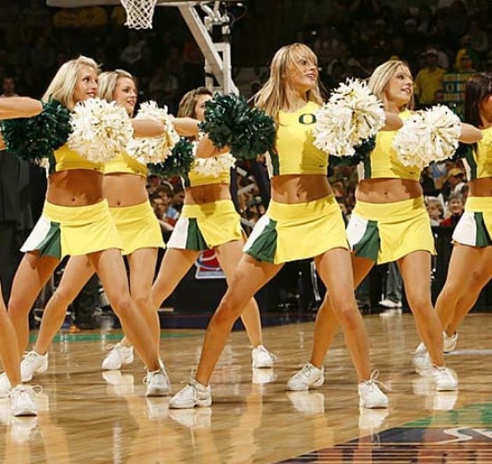 Oregon Ducks cheerleader girls