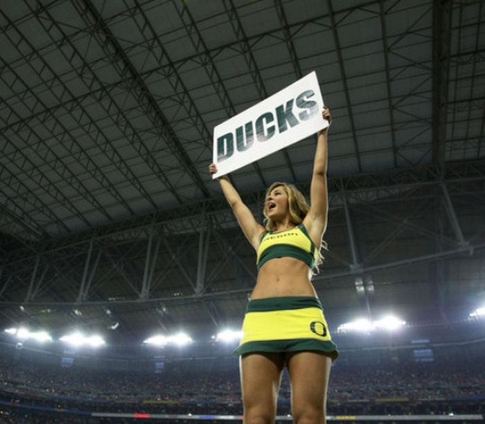 Oregon Ducks cheerleader girls